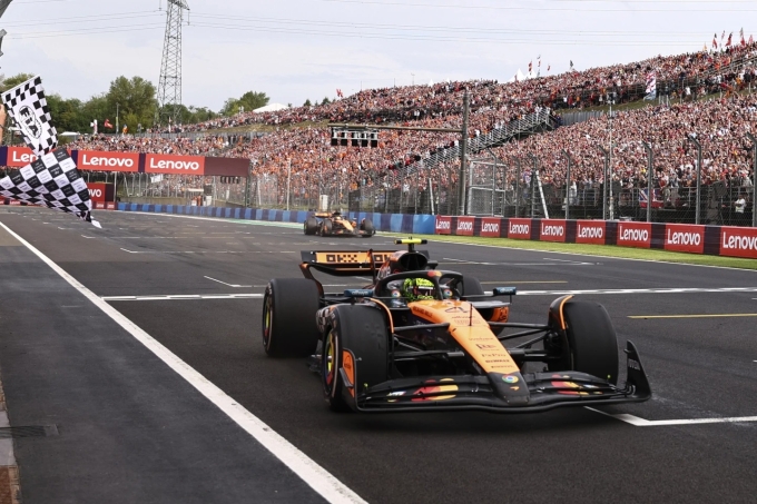 Norris về nhất trên đường đua Hungaroring ngày 3/8. Ảnh: AP