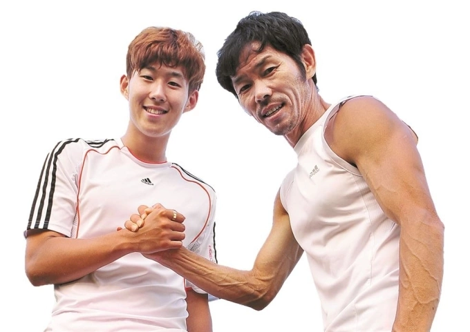 Kỷ luật được người cha Woong-jung rèn giũa từ tấm bé là nền tảng giúp Son bay cao trong sự nghiệp với Tottenham sau này. Ảnh: Korean Times