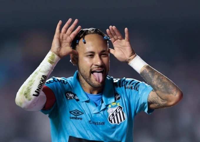 Neymar mừng bàn trong trận Santos thắng Juventude 3-1 ở vòng 18 giải VĐQG Brazil trên sân MorumBIS, Sao Paulo, Brazil ngày 4/8. Ảnh: Gazeta Press