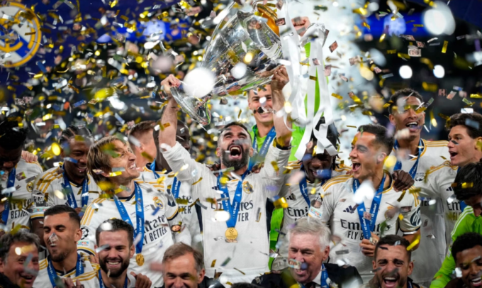 Real Madrid nâng chức vô địch Champions League, sau khi thắng Dortmund 2-0 ở chung kết trên sân Wembley, thành phố London, Anh tối 1/6/2024. Ảnh: AP