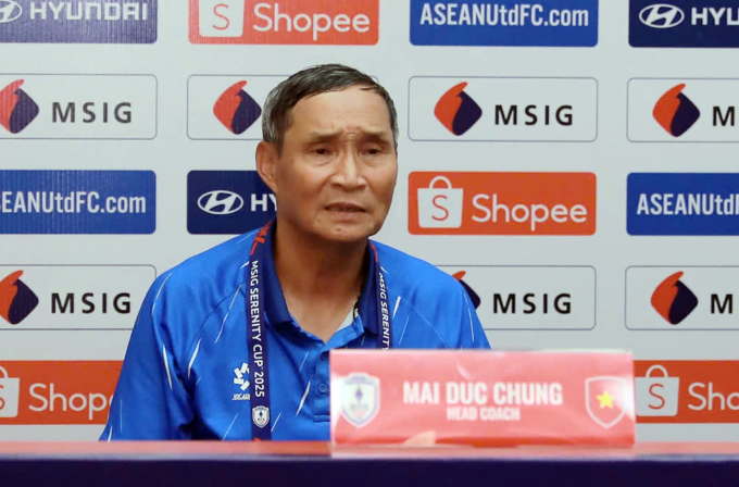 HLV Mai Đức Chung trong họp báo sau trận Việt Nam - Philippines ở lượt một, bảng A - ASEAN Cup nữ 2025, tối 6/8 trên sân Lạch Tray, Hải Phòng. Ảnh: VFF