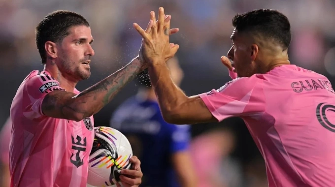 Rodrigo De Paul (trái) mừng bàn cùng Luis Suarez. Ảnh: Imagn Images