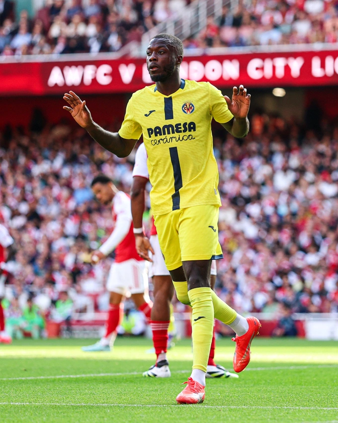 Nicolas Pepe phản ứng sau khi ghi bàn mở tỷ số. Ảnh: Bleacher