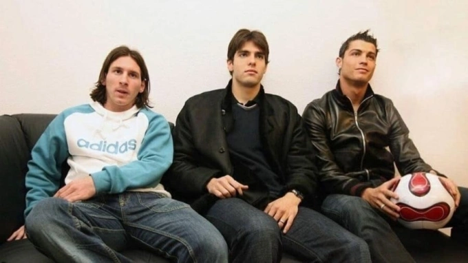 2007 là năm khởi đầu cho kỷ nguyên Ronaldo - Messi của giải thưởng Quả Bóng Vàng, nhưng năm đó, cả hai về sau Kaka. Ảnh: AFP