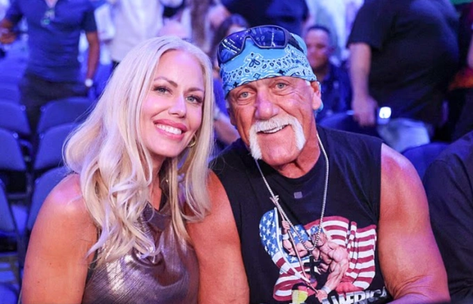 Hulk Hogan và người vợ thứ ba Sky Daily.