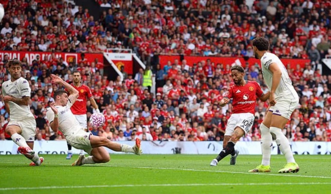 Man Utd hòa trận thứ hai liên tiếp, trước Fiorentina trên sân Old Trafford, thành phố Manchester, Vương quốc Anh ngày 9/8/2025. Ảnh: Daily Mail