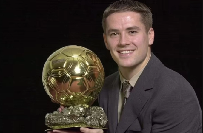 Michael Owen đoạt Quả Bóng Vàng 2001. Ảnh: LÉquipe