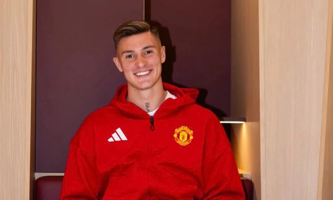 Benjamin Sesko ra mắt Man Utd ở đại bản doanh Carrington, thành phố Manchester, Vương quốc Anh ngày 9/8/2025. Ảnh: ManUtd
