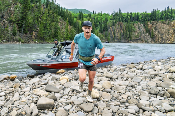 Nhà vô địch Ethan Peters thi đấu tại Canadian Death Race 2025. Ảnh: Matt Westlake