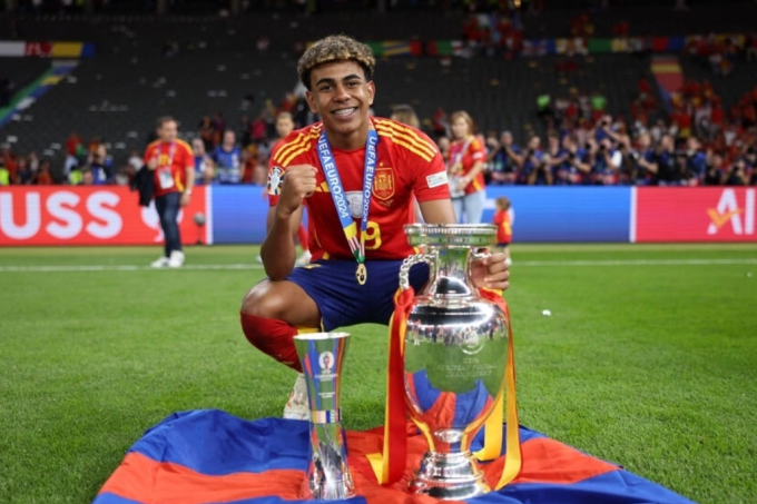 Yamal mừng chức vô địch Euro 2024. Ảnh: UEFA