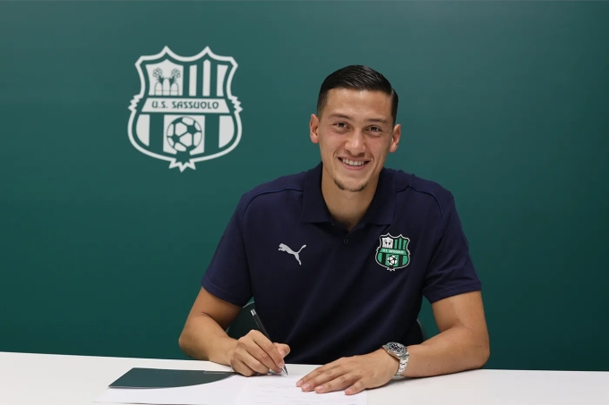 Trung vệ Indonesia Jay Idzes ký hợp đồng đến năm 2029 với CLB Serie A Sassuolo. Ảnh: Sassuolo