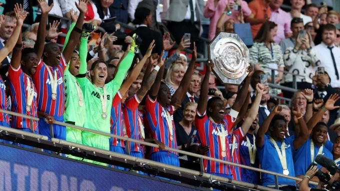 Thành viên Crystal Palace mừng chiến thắng ở Siêu cup Anh, trên sân Wembley, London, Anh hôm 10/8. Ảnh: Reuters