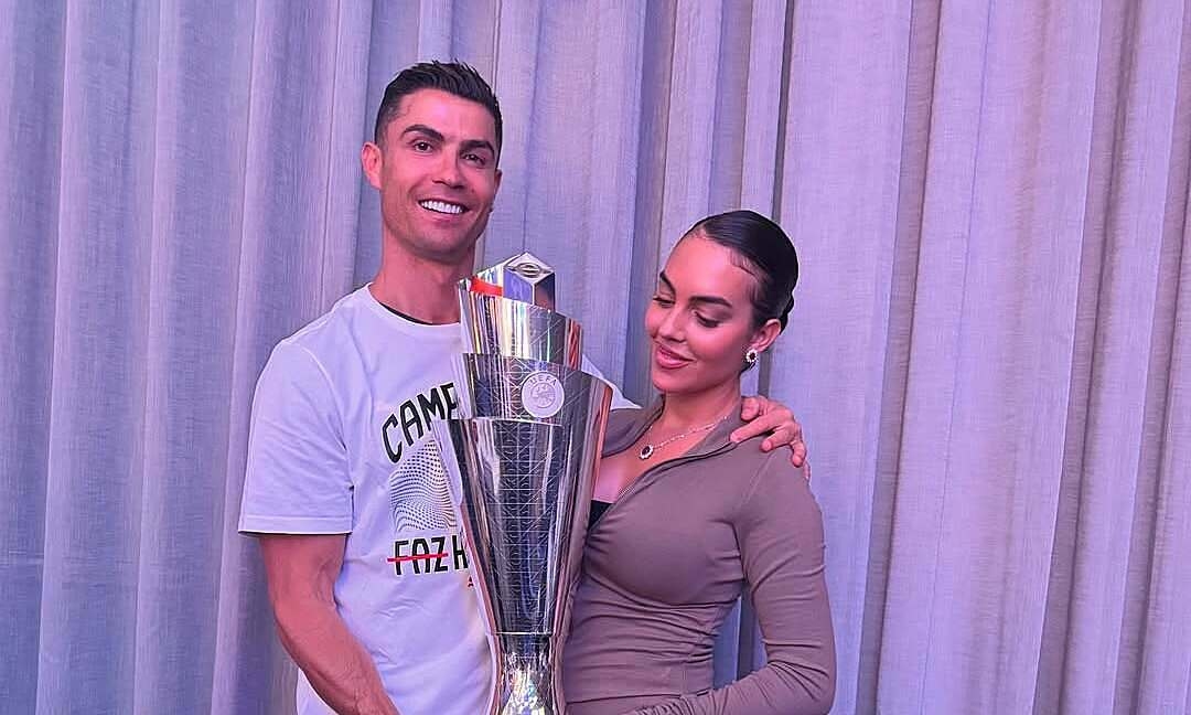 Ronaldo đính hôn với Georgina