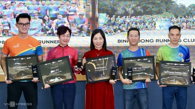 5 CLB chạy được vinh danh trong Gala trao giải Runner of the Year 2024. Ảnh: Hiếu Lương