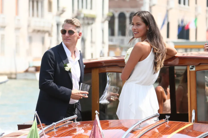 Bastian Schweinsteiger và Ana Ivanovic kết hôn vào năm 2016 tại Venice. Ảnh: Splash News