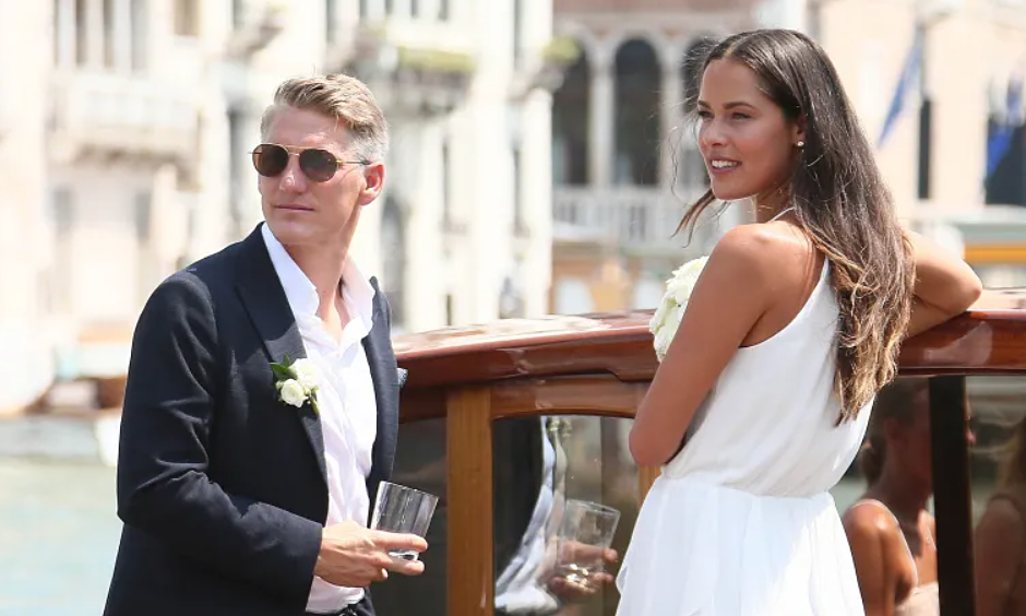 Schweinsteiger khoe bạn gái mới để 'chọc tức vợ cũ'