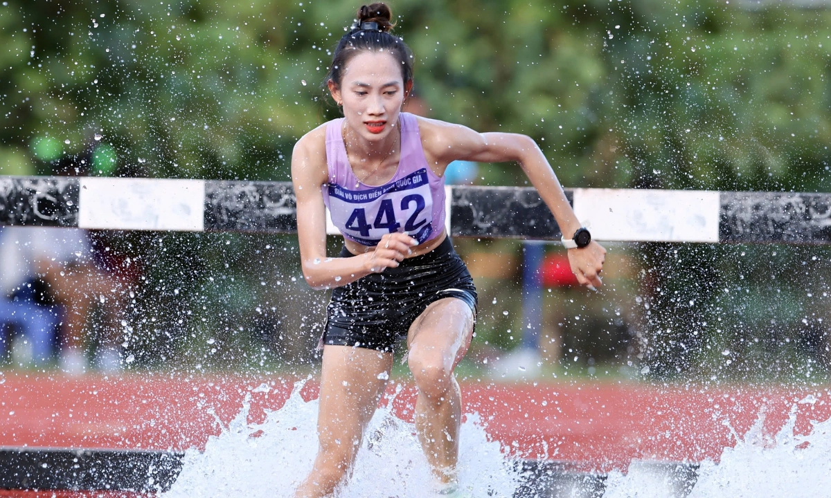 'Bông hồng thép' giành ba huy chương một ngày ở giải VĐQG