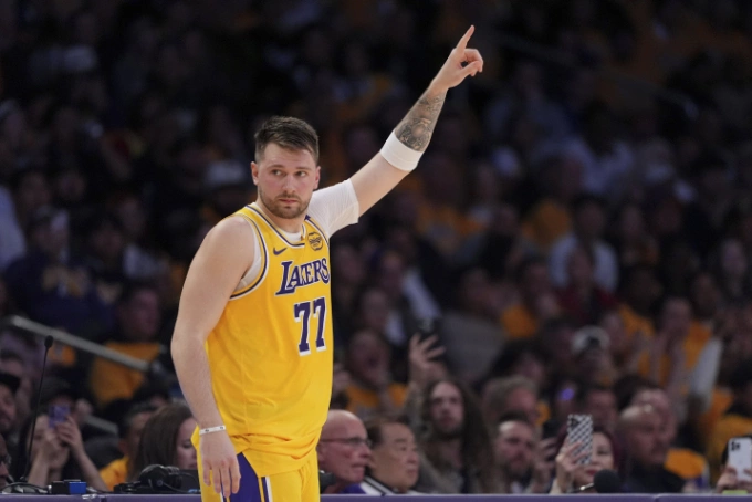 Doncic thi đấu đầu năm 2025.