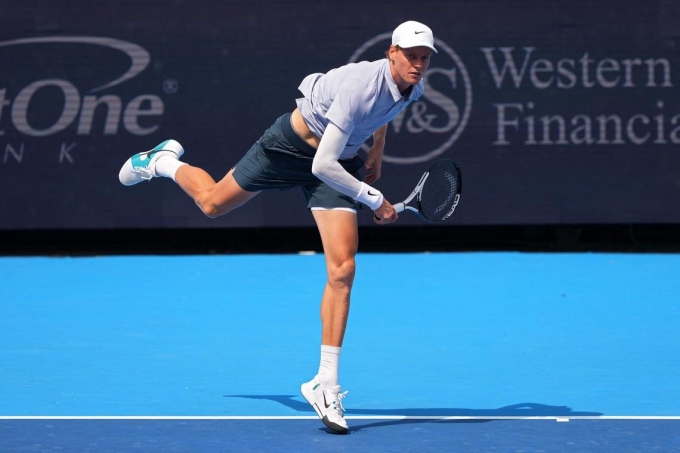 Sinner trong trận thắng Auger-Aliassime ở tứ kết Cincinnati Mở rộng ngày 14/8. Ảnh: AFP