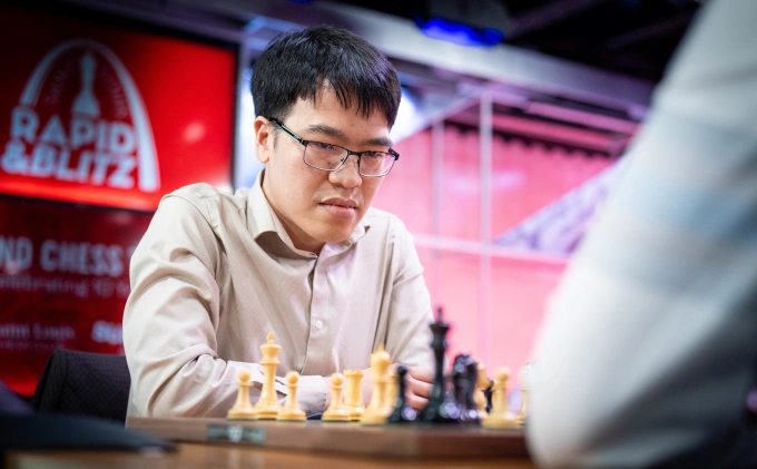Lê Quang Liêm trong một ván đấu cờ chớp, tại St Louis Grand Chess Tour ở bang Missouri, Mỹ ngày 14/8/2025. Ảnh: GCT