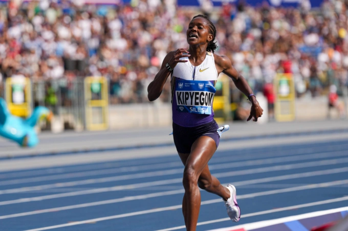 Faith Kipyegon thi đấu nội dung 3.000m tại Diamond League ở Silesia, Ba Lan ngày 16/8. Ảnh: Diamond League