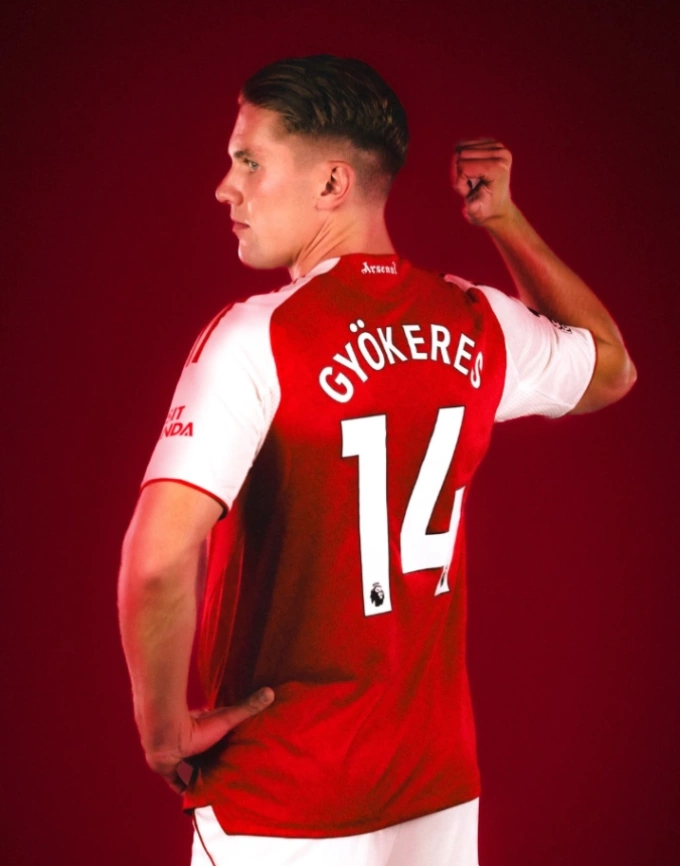 Gyokeres mặc áo số 14, từng thuộc về huyền thoại Thierry Henry, tại Arsenal. Ảnh: Arsenal FC