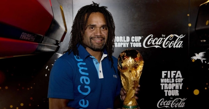 Karembeu sinh năm 1970, là thành viên của Real giai đoạn 1997-2000. Ông góp công lớn vào hai chức vô địch Champions League của CLB thành Madrid năm 1998 và 2000.