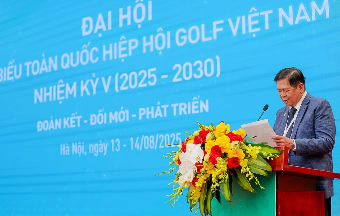 Ông Lê Kiên Thành phát biểu tại Đại hội của Hiệp hội golf Việt Nam ở Hà Nội hôm 13/8/2025. Ảnh: VGA