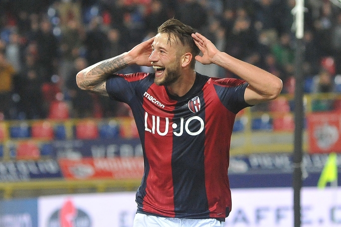 Dijks thời còn khoác áo Bologna ở Serie A. Ảnh: Iguana Press