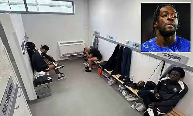 Hậu vệ Chelsea hé lộ cảnh bị hắt hủi