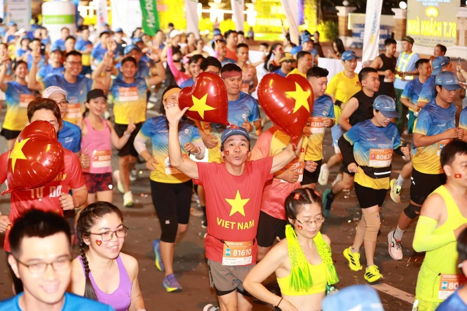 VĐV tham dự VM Libera Nha Trang sáng 24/8. Ảnh: VnExpress Marathon