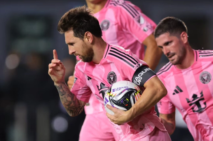 Lionel Messi mừng bàn gỡ hòa trong trận Inter Miami thắng Orlando City 3-1 ở bán kết Leagues Cup 2025 trên sân Lockhart, Fort Lauderdale, Florida, Mỹ ngày 27/8. Ảnh: Reuters