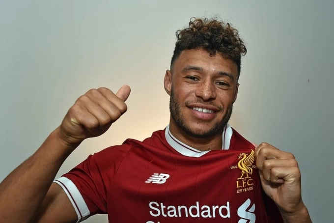 Alex Oxlade-Chamberlain ra mắt Liverpool hè 2017. Ảnh: Liverpool FC