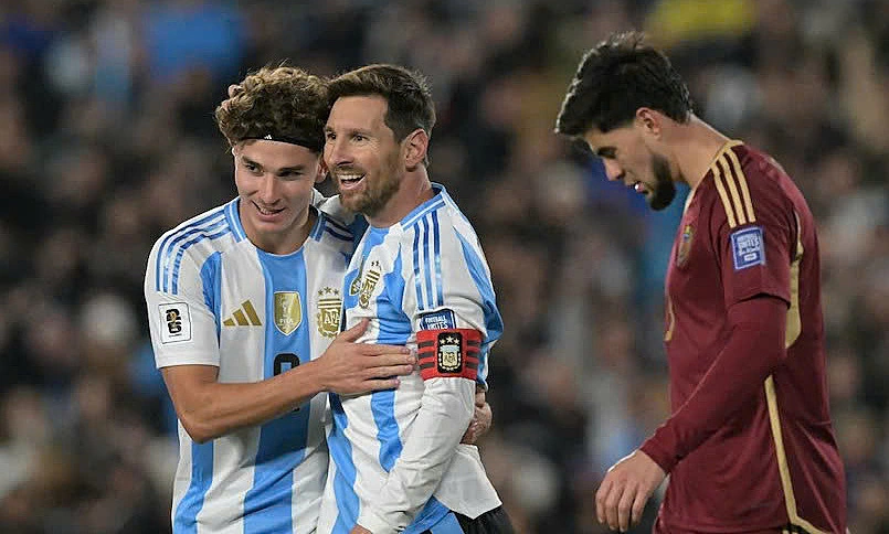 Messi lập cú đúp trong trận cuối ở Argentina - Báo VnExpress Thể thao