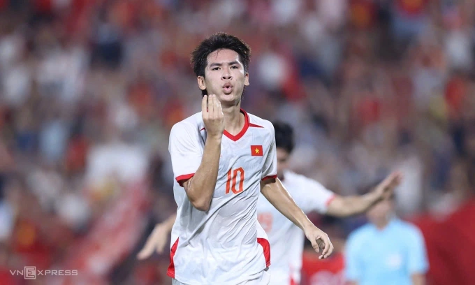 ...ghi bàn duy nhất trận Việt Nam gặp Singapore ở lượt hai bảng C, vòng loại U23 châu Á 2026 trên sân Việt Trì, tỉnh Phú Thọ, tối 6/9/2025. Ảnh: Hoàng Huynh