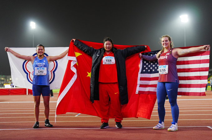 Yan Ziyi (giữa) giành HC vàng giải U20 thế giới ở Lima, Peru hồi tháng 8/2024. Ảnh: World Athletics