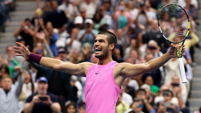 Alcaraz mừng chiến thắng ở chung kết Mỹ Mở rộng 2025, trên sân Arthur Ashe, New York, Mỹ hôm 7/9. Ảnh: Reuters