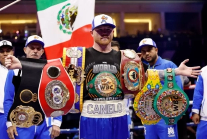 Canelo Alvarez thắng William Scull để trở thành nhà vô địch tuyệt đối hạng cân siêu trung (super middleweight) tại Anb Arena, Riyadh, Arab Saudi ngày 4/5/2025. Ảnh: Reuters