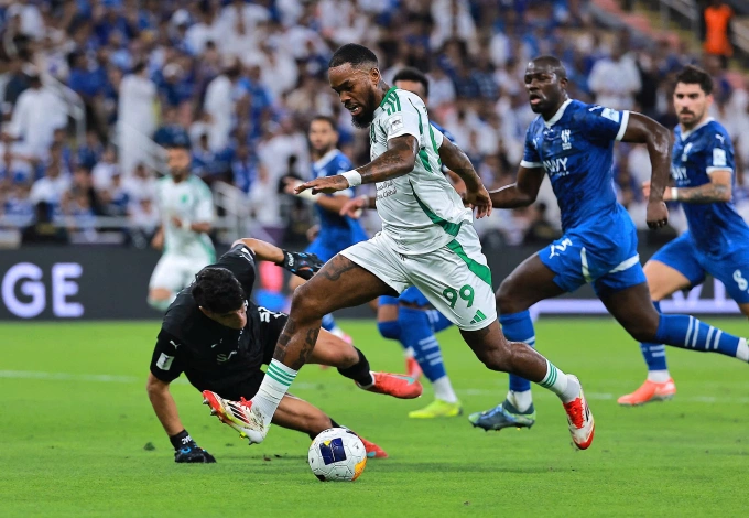 Ivan Toney (số 99) trong một trận đấu với Al Hilal ở Arab Saudi mùa giải 2024-2025. Ảnh: Reuters