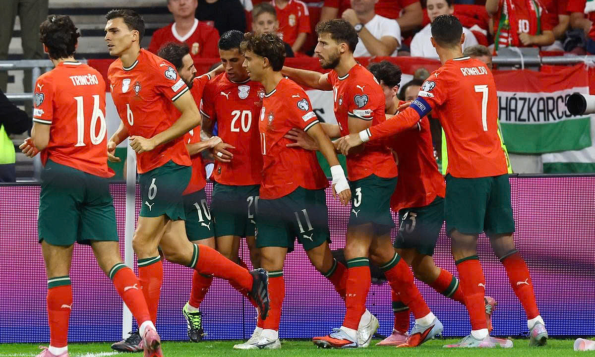 Ronaldo xin lỗi khán giả thay cho đồng đội