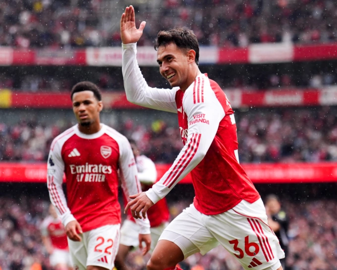 Martin Zubimendi mừng bàn ấn định tỷ số trong trận Arsenal thắng Nottingham Forest 3-0 ở vòng bốn Ngoại hạng Anh trên sân Emirates, London, Anh ngày 13/9. Ảnh: PA