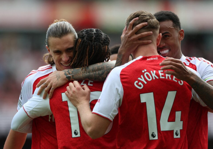 Các cầu thủ Arsenal mừng bàn trong trận thắng Nottingham Forest 3-0 ở vòng bốn Ngoại hạng Anh trên sân Emirates, London, Anh ngày 13/9. Ảnh: Reuters