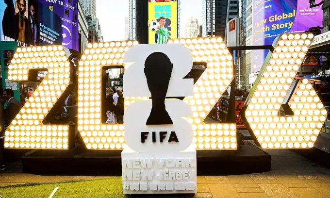 Biểu tượng World Cup 2026 trên Quảng trường Thời đại, thành phố New York, Mỹ ngày 18/5/2023. Ảnh: Reuters