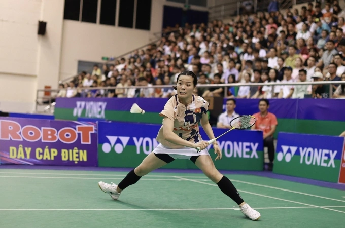 Thùy Linh mắc nhiều lỗi đánh hỏng nên thua Cai Yanyan chung kết Vietnam Open tối 14/9. Ảnh: Đức Bảo