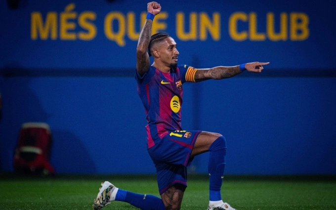 Raphinha mừng bàn thắng trong trận Barca hạ Valencia 6-0. Ảnh: FC Barcelona