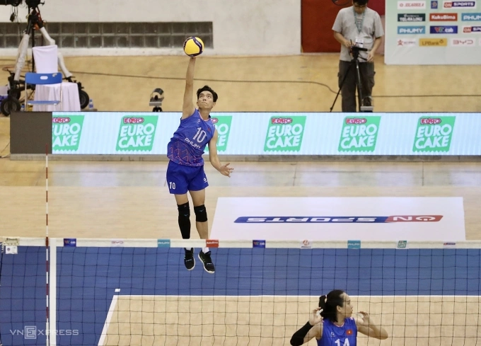 Nguyễn Thị Bích Tuyền thi đấu trong trận Việt Nam thắng Thái Lan 3-2 để vô địch chặng hai giải bóng chuyền nữ SEA V-League 2025, tại nhà thi đấu tỉnh Ninh Bình, ngày 10/8/2025. Ảnh: Hiếu Lương