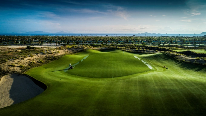 Sân KN Golf Links giữ nguyên địa hình tự nhiên với 18 hố phong cách links nguyên bản và 9 hố Oasis. Ảnh: KN Golf Links