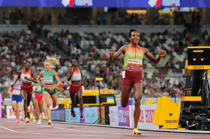 Faith Kipyegon về nhất chung kết nội dung 1.500m nữ tại giải điền kinh VĐTG Tokyo 2025 ngày 16/9/2025. Ảnh: Reuters