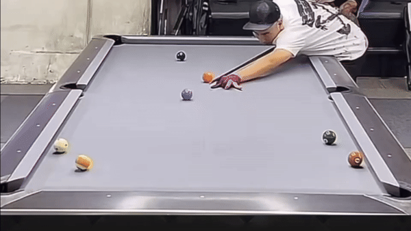 Kiểu chơi billiards ngược đời gây chú ý