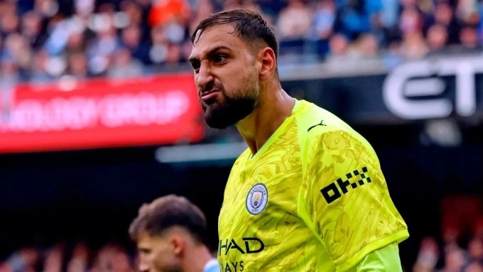 Donnarumma mừng sau pha cứu thua ở trận Man City thắng Man Utd trên sân Etihad, thành phố Manchester, Vương quốc Anh, vòng 4 Ngoại hạng Anh ngày 14/9/2025. Ảnh: Shutterstock